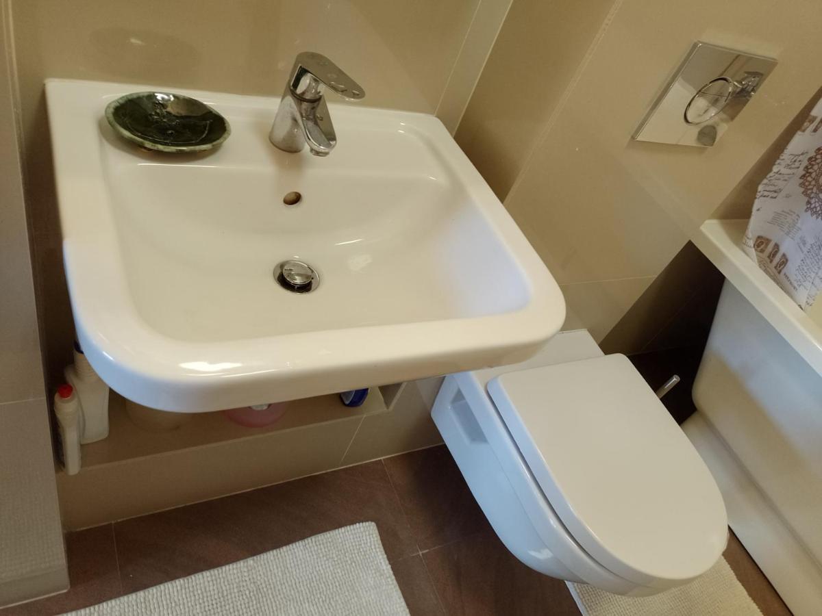 Premium Class Apartment, Free Parking, Maximum 5 Guests, 2 Bedrooms, 3 Beds Appartement Riga